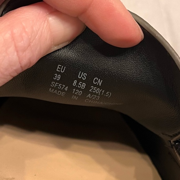 NWOT STUART WEITZMAN Owen gunmetal pewter Loafers with Chunky lug Sole Size 8.5 - Picture 7 of 7